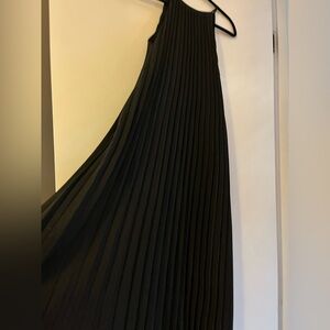 Line & Dot | Pleated Trapeze Dress | Black